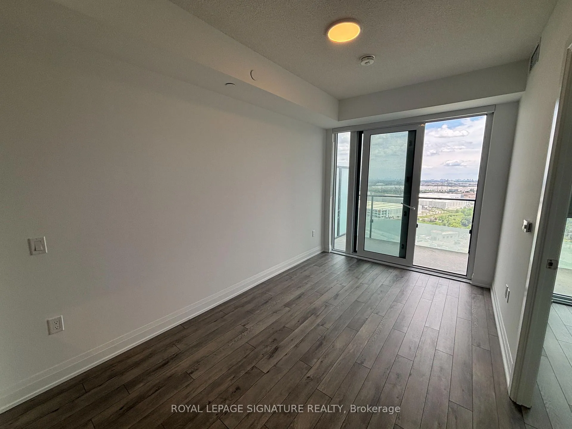 Photo 11 of 15 Skyridge Drive, Brampton, Bram East — HOMEH