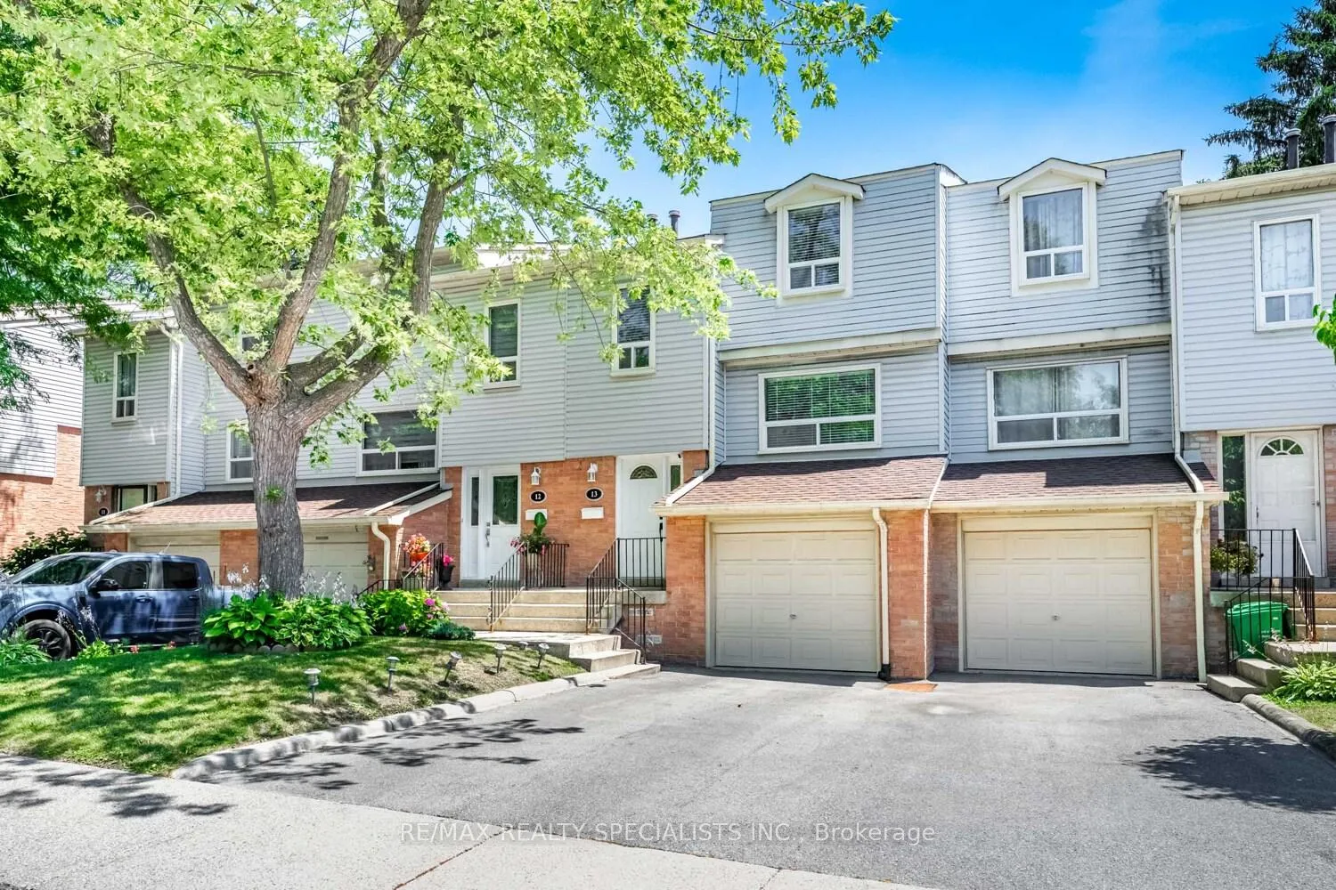 Photo 2 of Unit 13, 1055 Shawnmarr Road, Mississauga, Port Credit — HOMEH