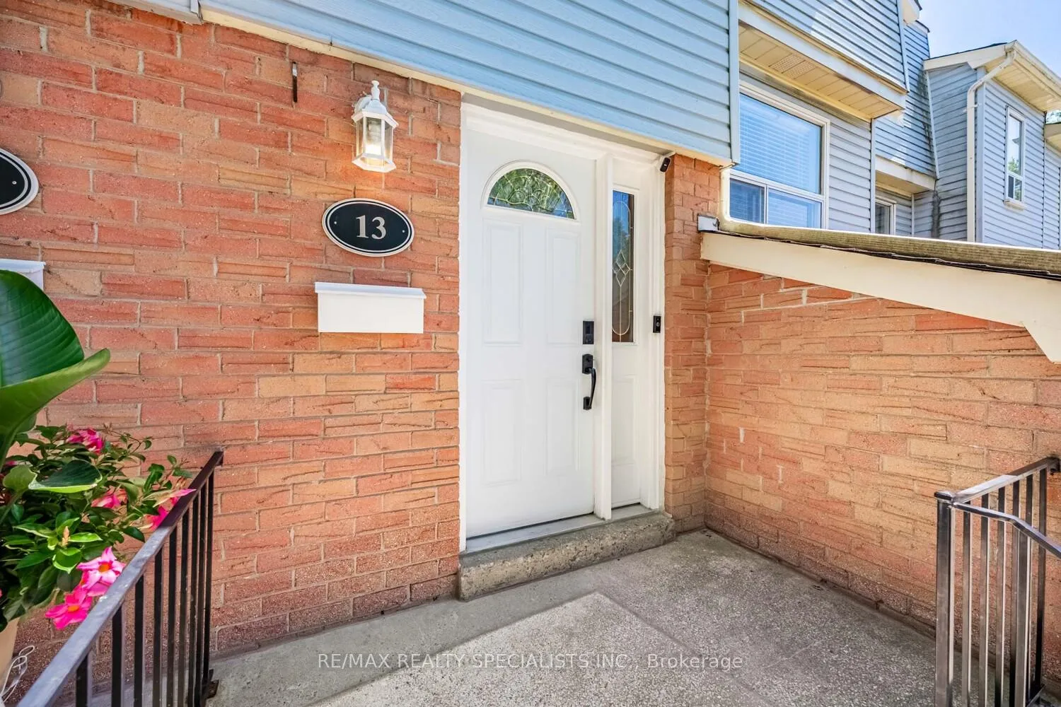 Photo 3 of Unit 13, 1055 Shawnmarr Road, Mississauga, Port Credit — HOMEH