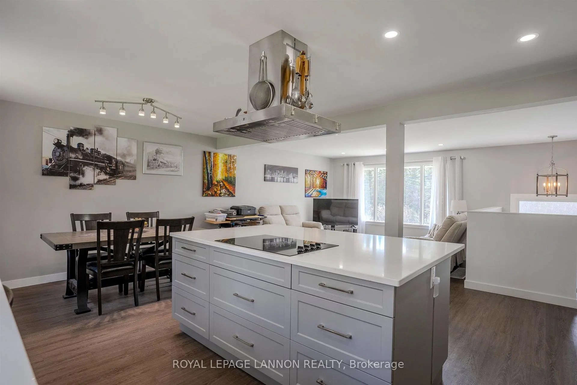 Photo 4 of 2190 Oliver Road, Thunder Bay, McIntyre South — HOMEH