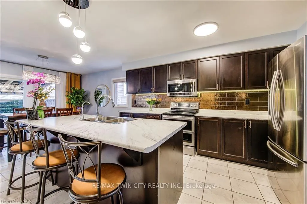 Photo 7 of 231 Falling Green Crescent, Kitchener — HOMEH