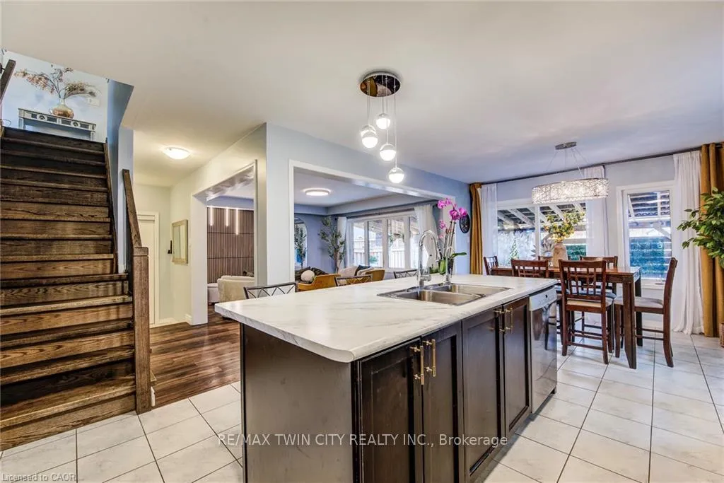 Photo 11 of 231 Falling Green Crescent, Kitchener — HOMEH