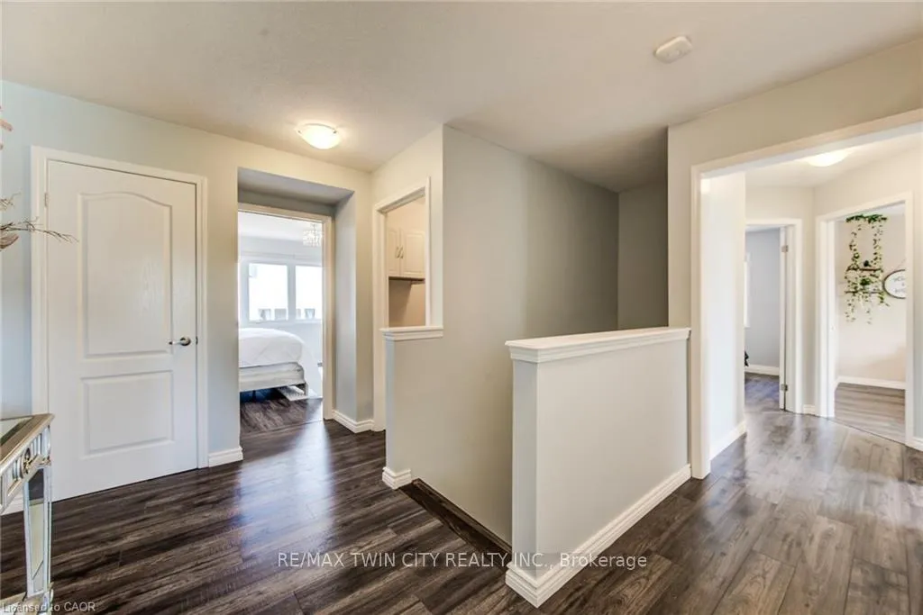Photo 20 of 231 Falling Green Crescent, Kitchener — HOMEH