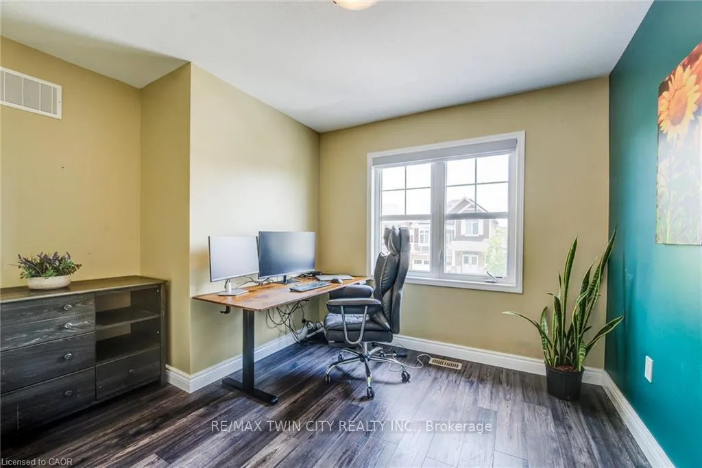 Photo 23 of 231 Falling Green Crescent, Kitchener — HOMEH