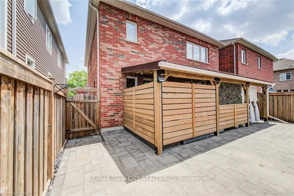 Photo 47 of 231 Falling Green Crescent, Kitchener — HOMEH