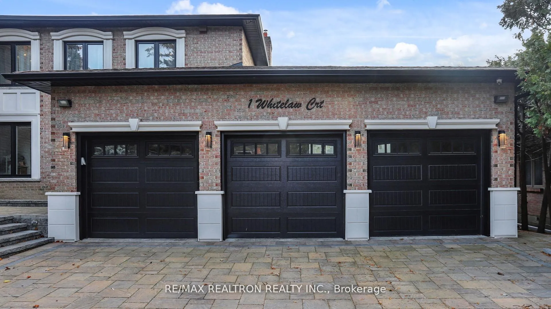 Photo 2 of 1 Whitelaw Court, Markham, Grandview — HOMEH