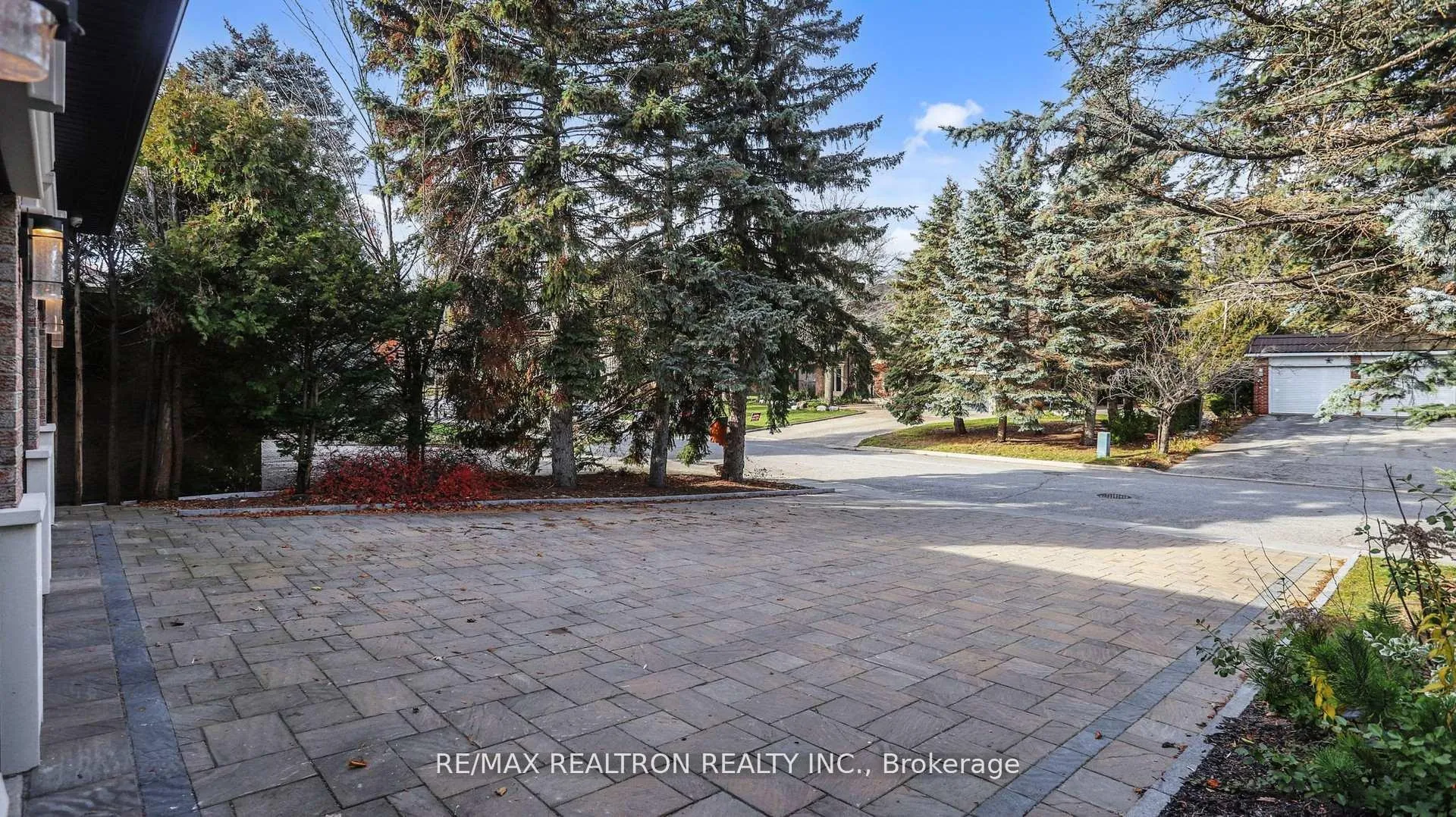Photo 3 of 1 Whitelaw Court, Markham, Grandview — HOMEH