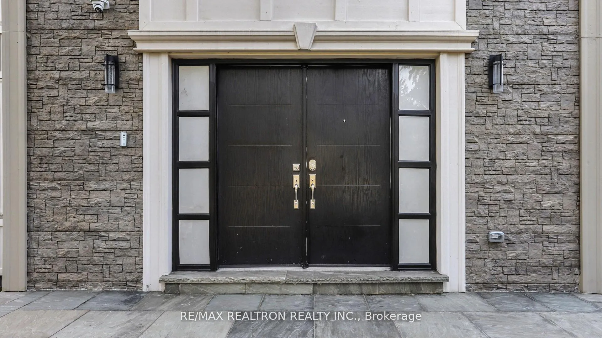 Photo 4 of 1 Whitelaw Court, Markham, Grandview — HOMEH