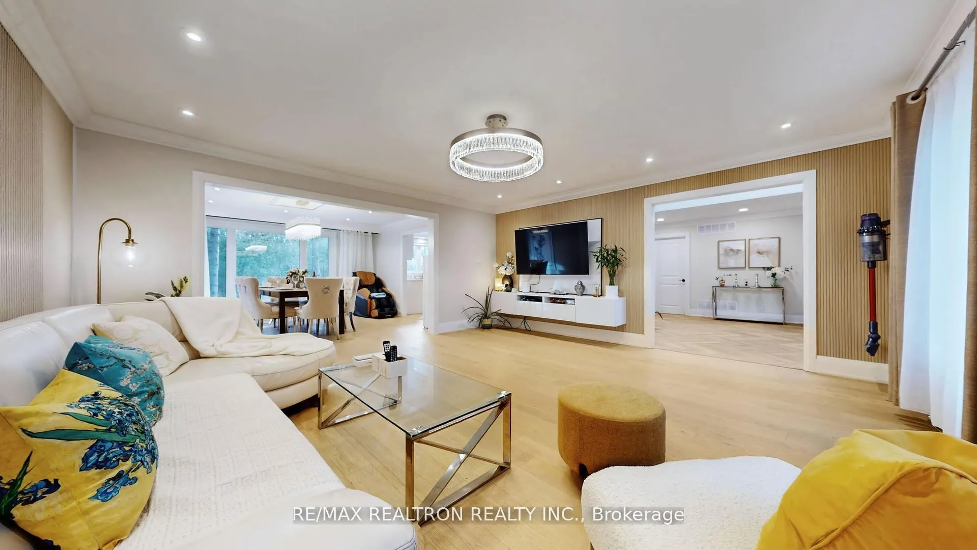 Photo 9 of 1 Whitelaw Court, Markham, Grandview — HOMEH