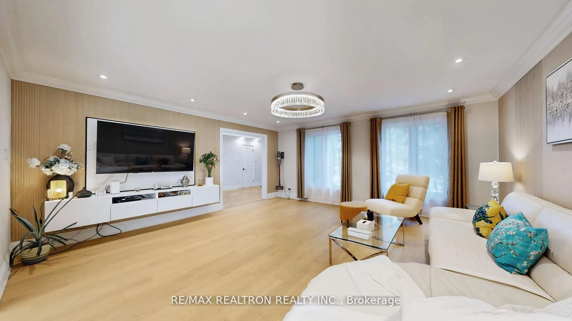 Photo 10 of 1 Whitelaw Court, Markham, Grandview — HOMEH