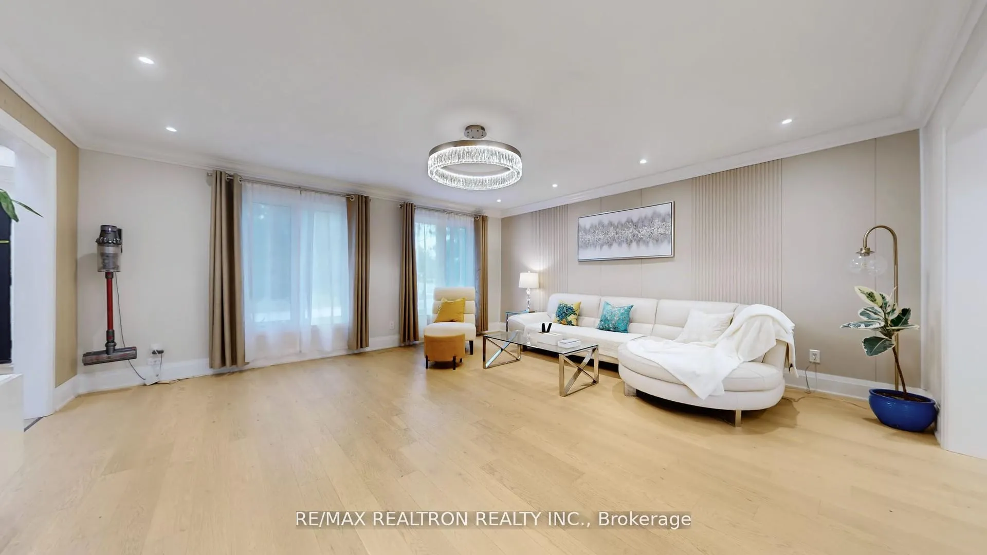 Photo 11 of 1 Whitelaw Court, Markham, Grandview — HOMEH