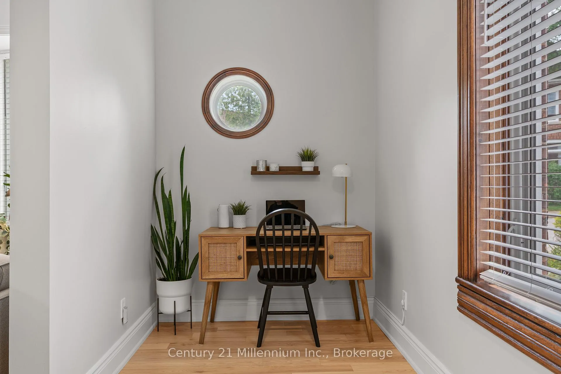 Photo 10 of 176 5th A Street E, Owen Sound — HOMEH