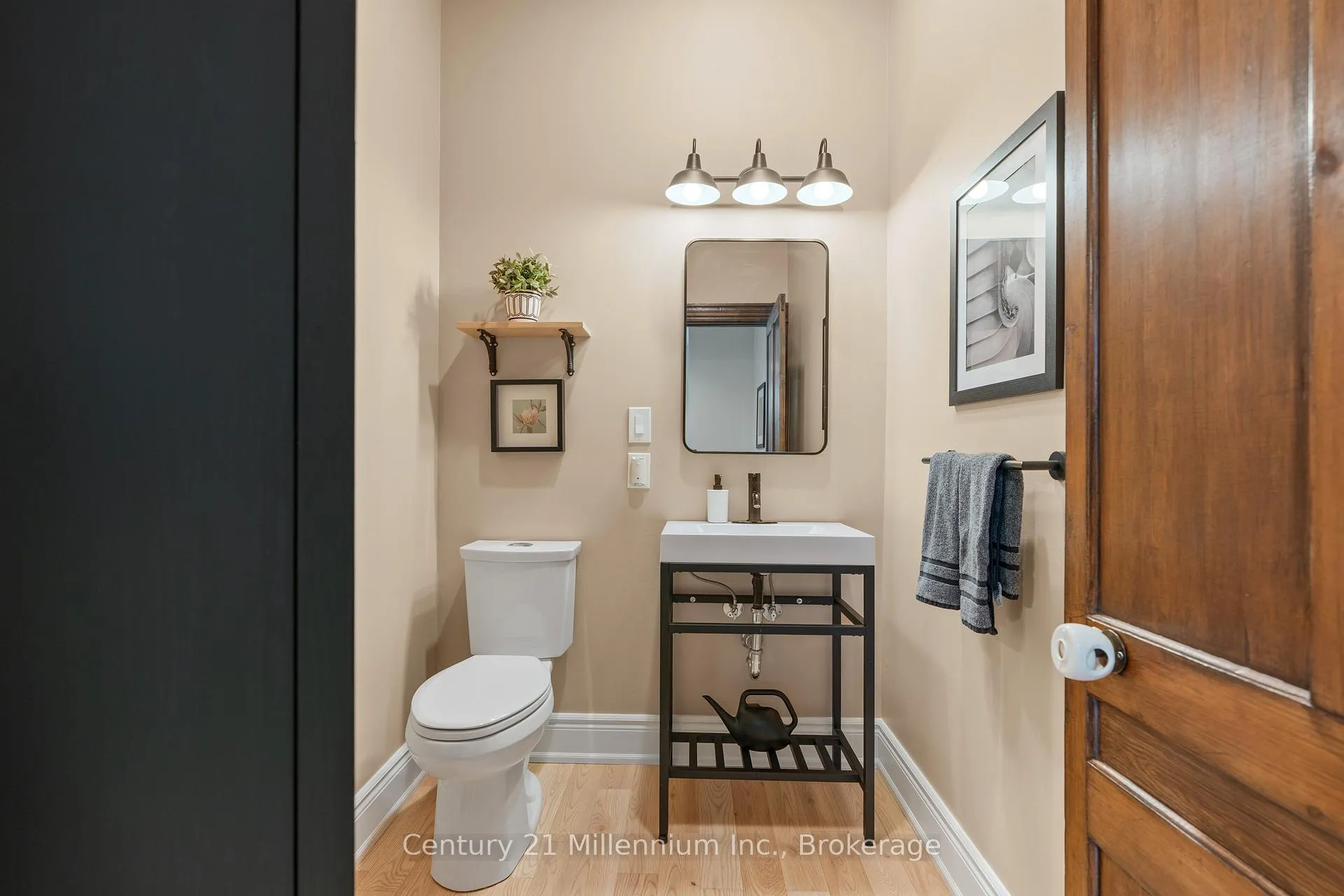 Photo 15 of 176 5th A Street E, Owen Sound — HOMEH