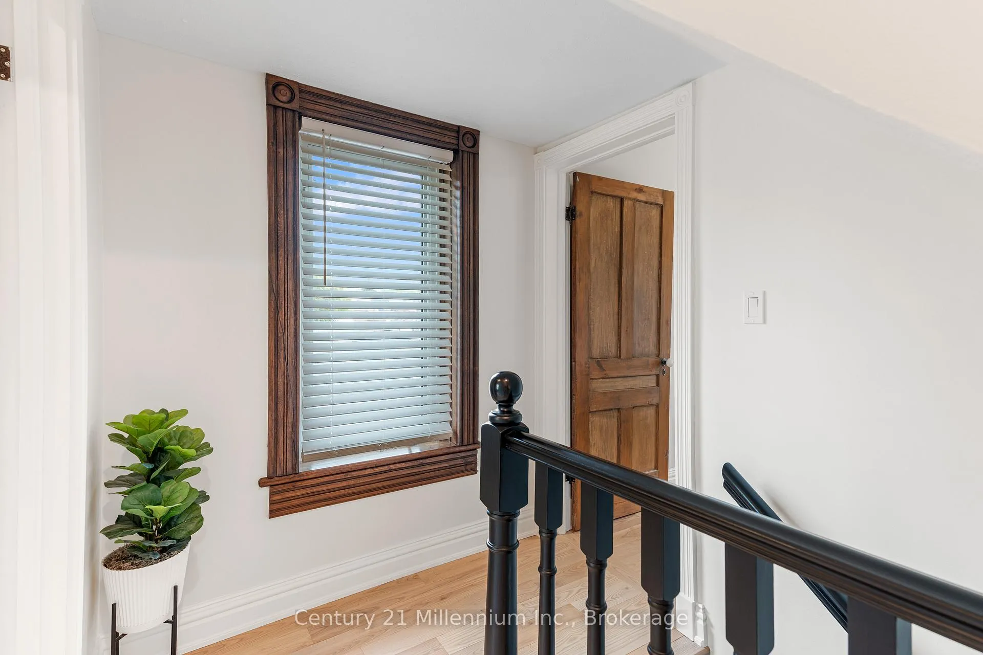 Photo 23 of 176 5th A Street E, Owen Sound — HOMEH