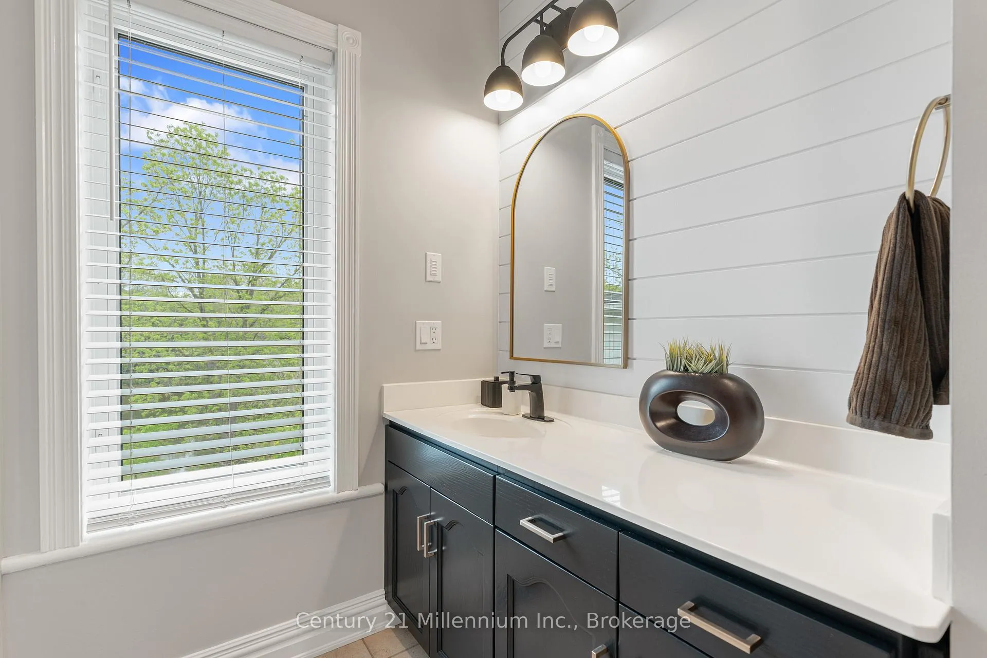 Photo 25 of 176 5th A Street E, Owen Sound — HOMEH