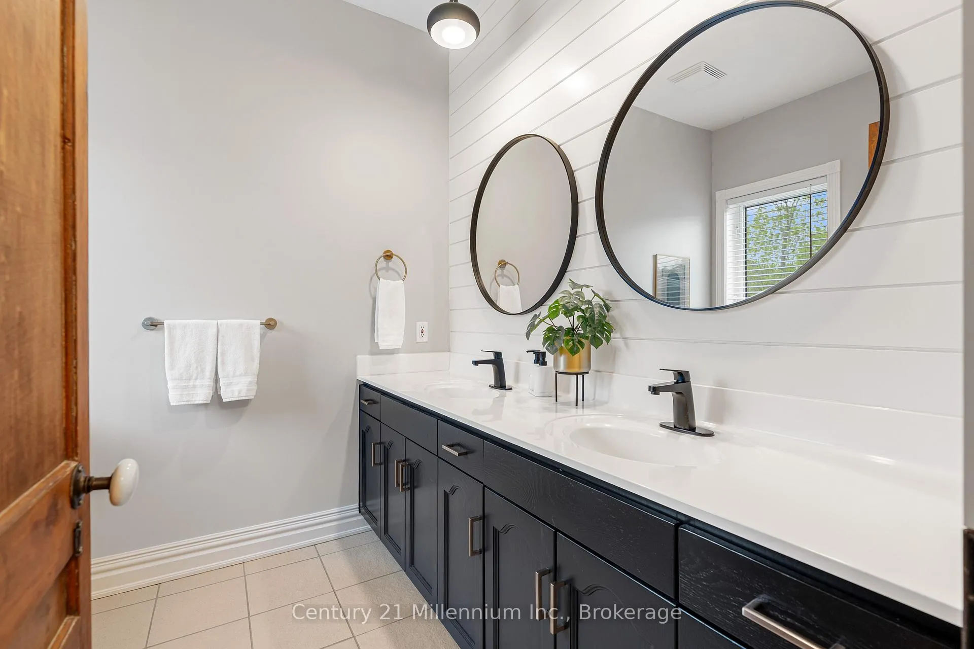 Photo 29 of 176 5th A Street E, Owen Sound — HOMEH