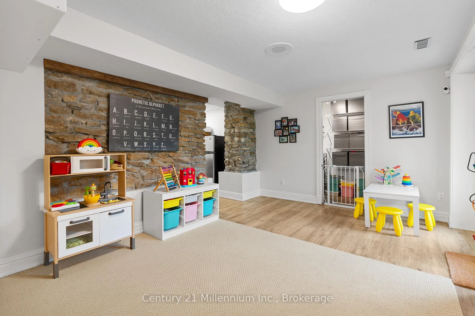Photo 38 of 176 5th A Street E, Owen Sound — HOMEH