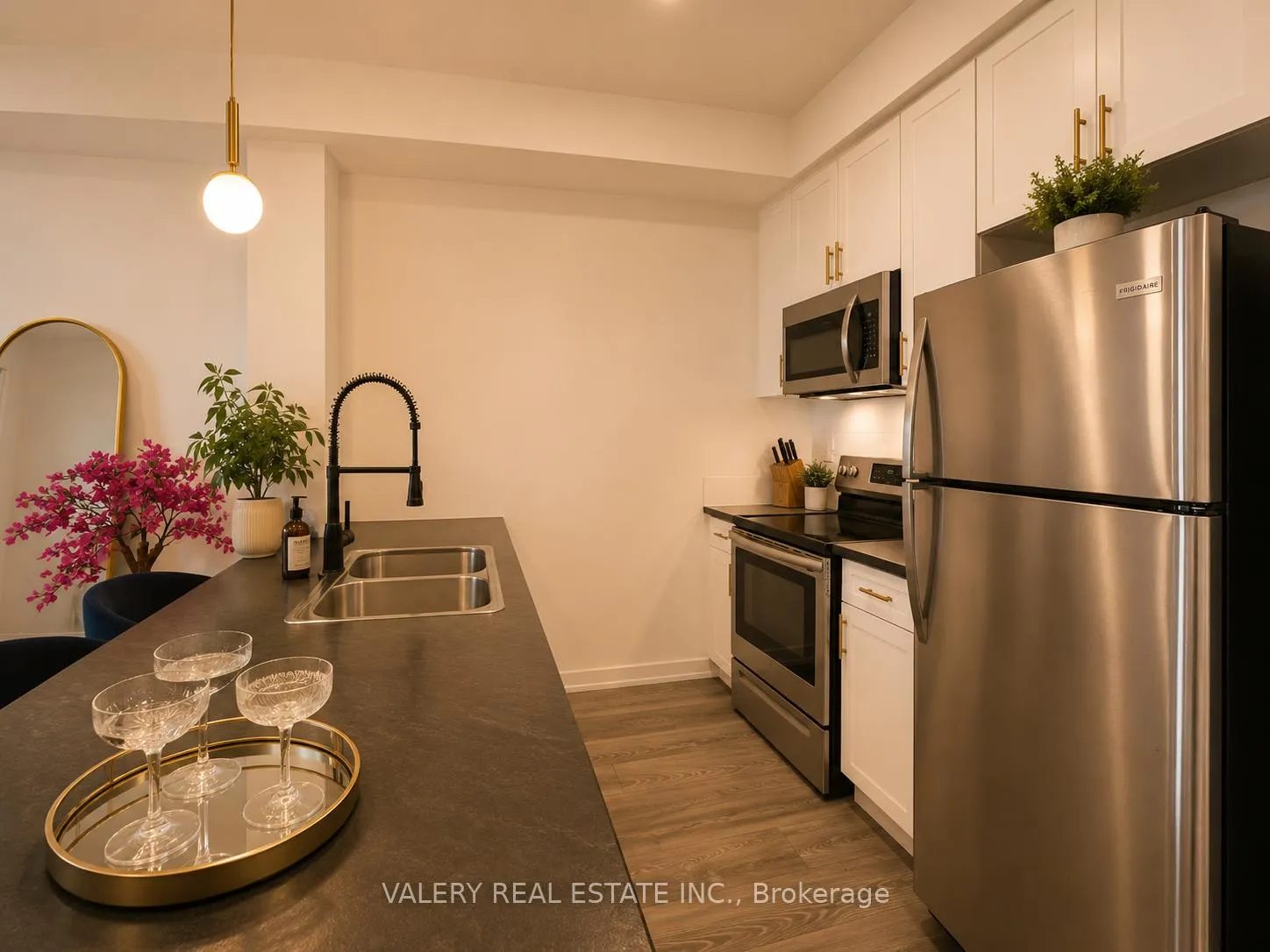 Photo 7 of Unit 236, 101 Shoreview Place, Hamilton, Lakeshore — HOMEH