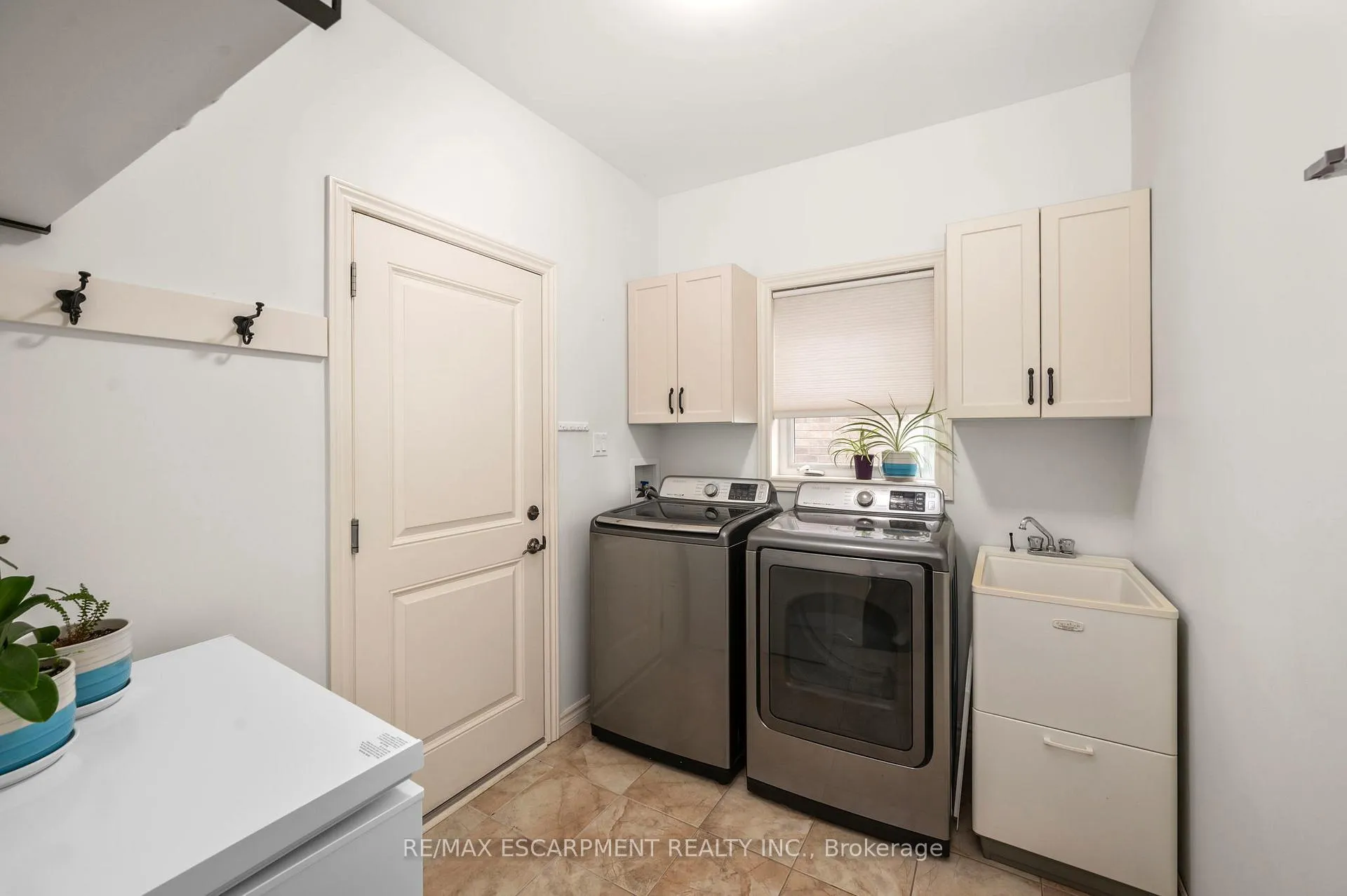 Photo 14 of 1863 Ballymote Avenue, London, North C — HOMEH