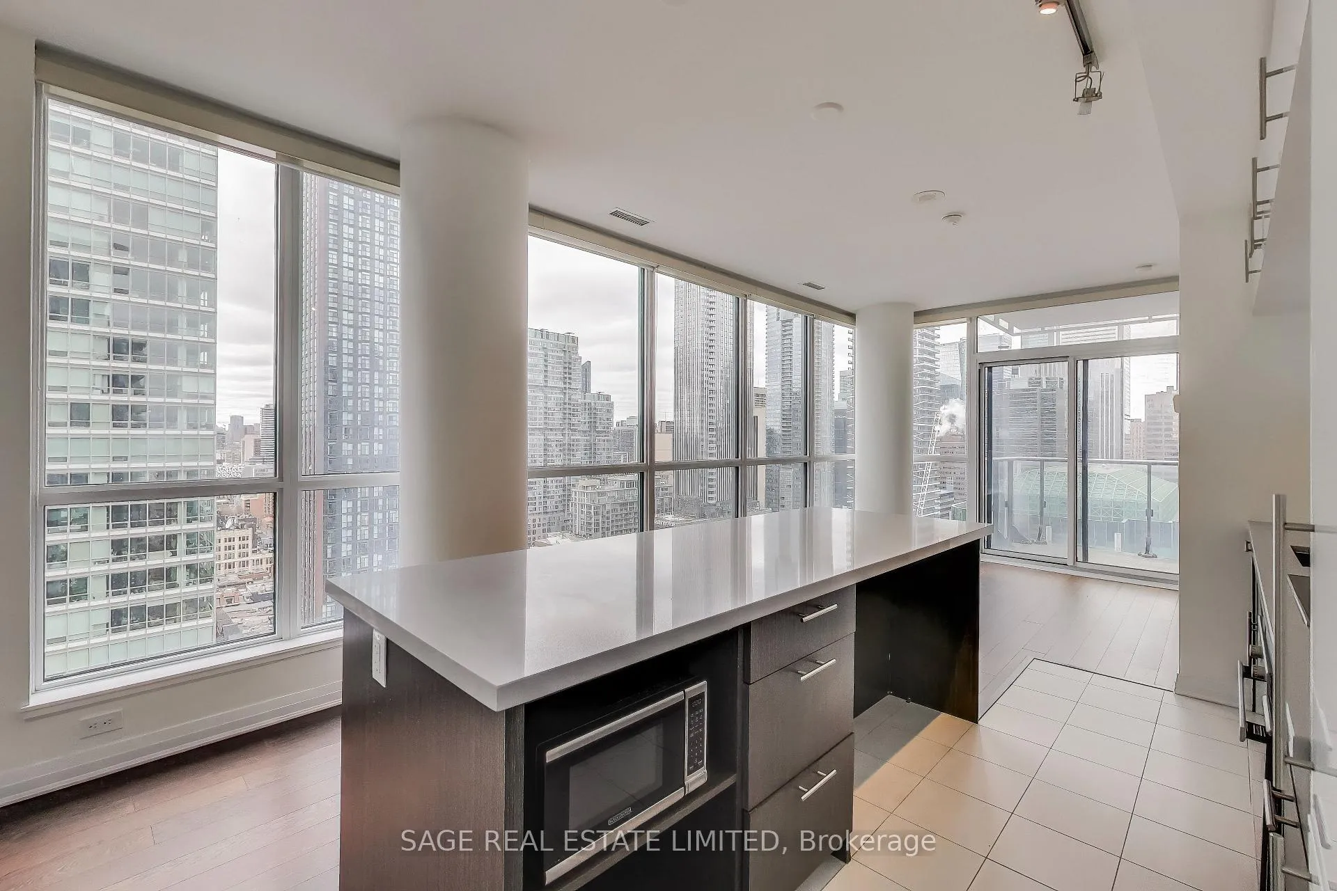 Photo 10 of Unit 2502, 8 Mercer Street, Toronto, Waterfront Communities — HOMEH