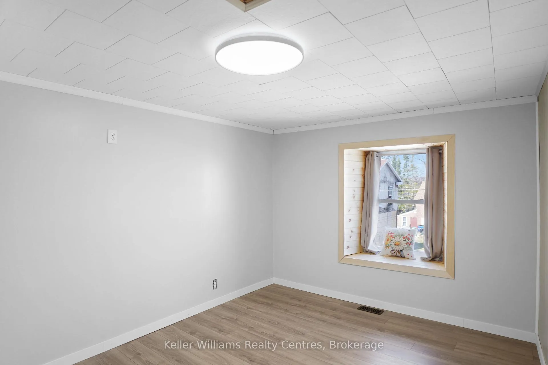 Photo 29 of 1671 4th Avenue E, Owen Sound — HOMEH
