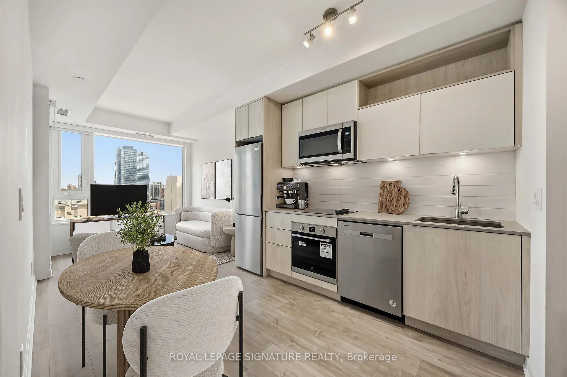 Photo 1 of Unit 913, 60 Princess Street, Toronto, Waterfront Communities — HOMEH