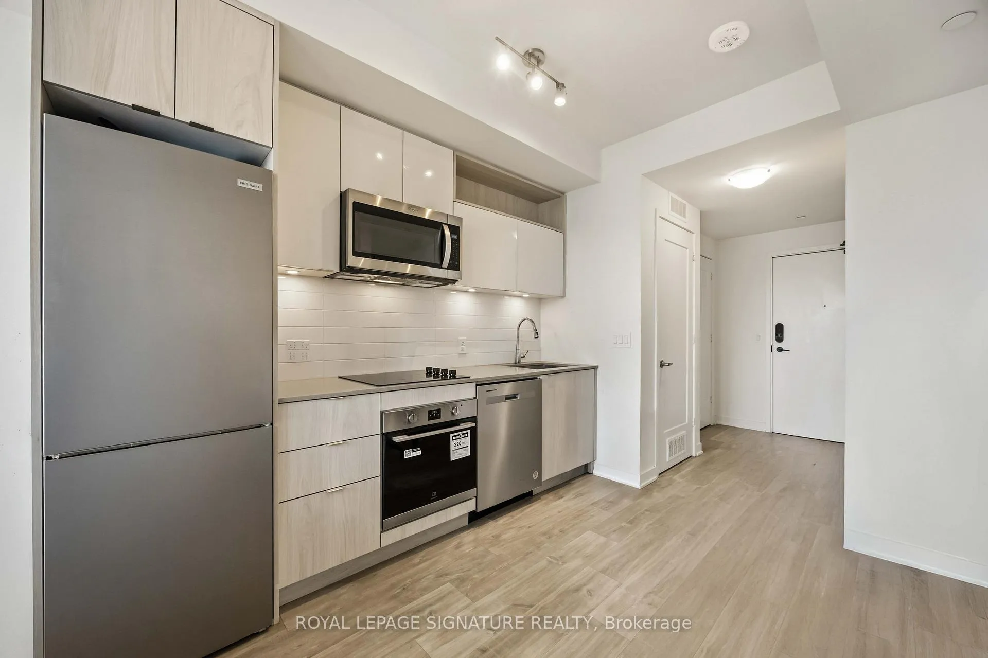 Photo 2 of Unit 913, 60 Princess Street, Toronto, Waterfront Communities — HOMEH