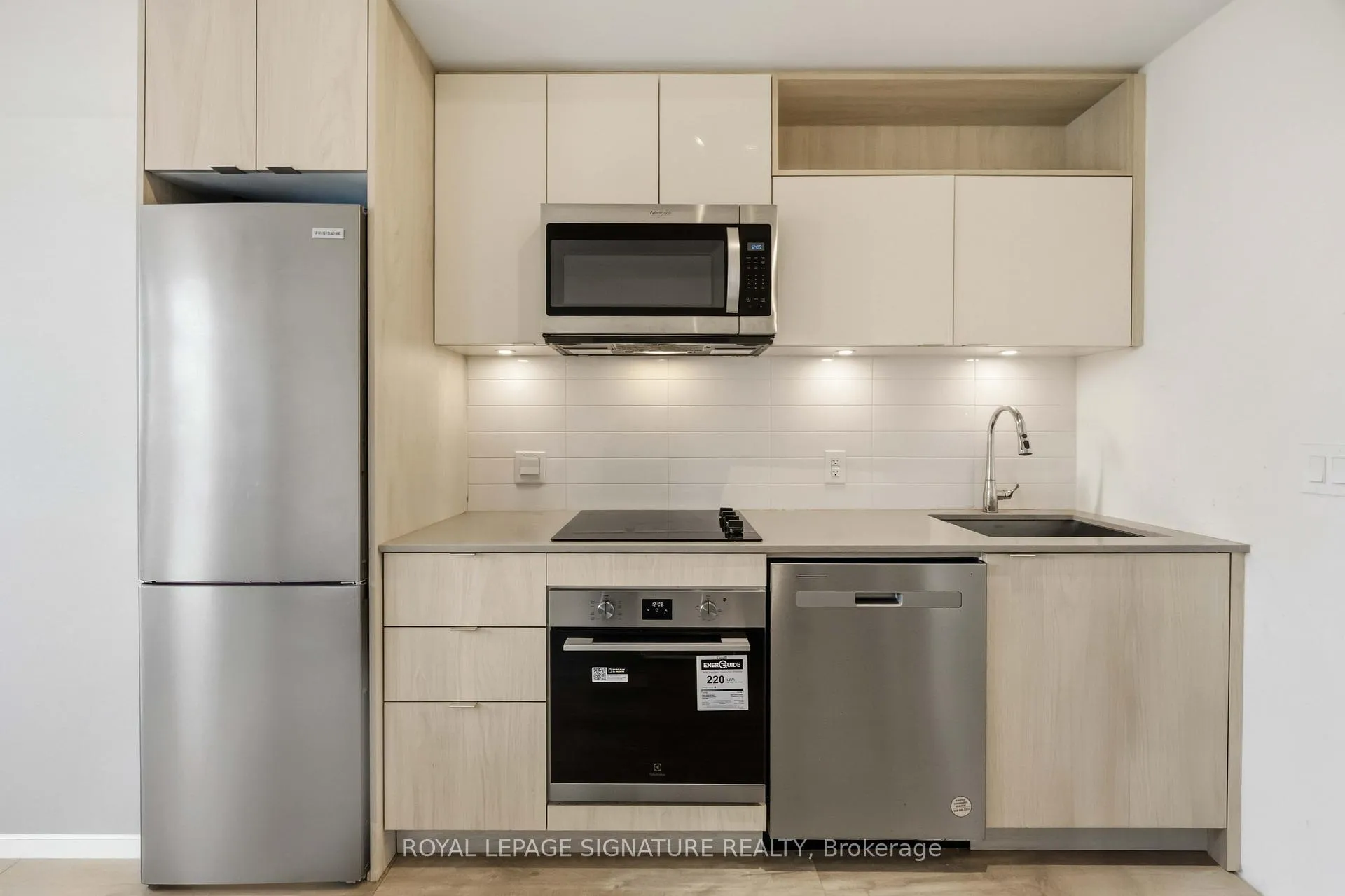 Photo 3 of Unit 913, 60 Princess Street, Toronto, Waterfront Communities — HOMEH