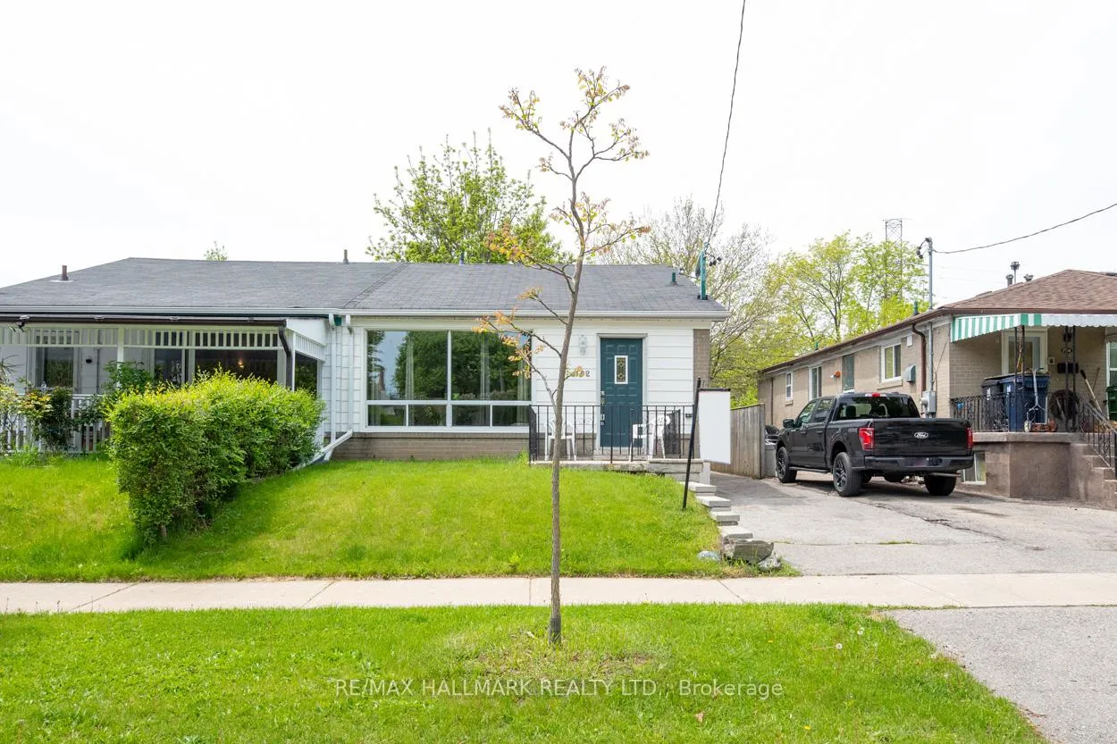 Photo 1 of 152 Santamonica Boulevard, Scarborough, Clairlea-Birchmount — HOMEH
