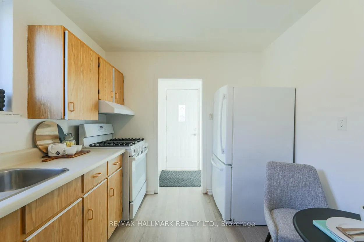 Photo 2 of 152 Santamonica Boulevard, Scarborough, Clairlea-Birchmount — HOMEH