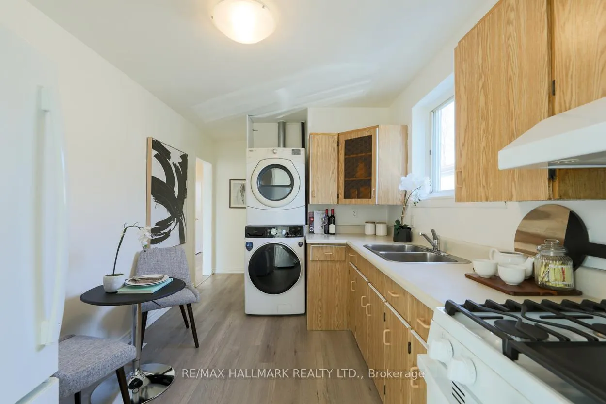 Photo 4 of 152 Santamonica Boulevard, Scarborough, Clairlea-Birchmount — HOMEH