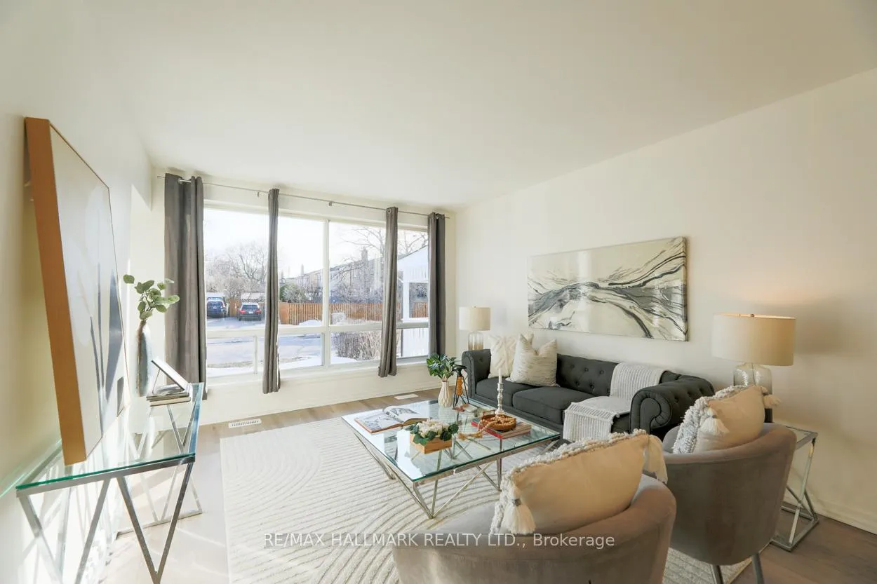 Photo 5 of 152 Santamonica Boulevard, Scarborough, Clairlea-Birchmount — HOMEH
