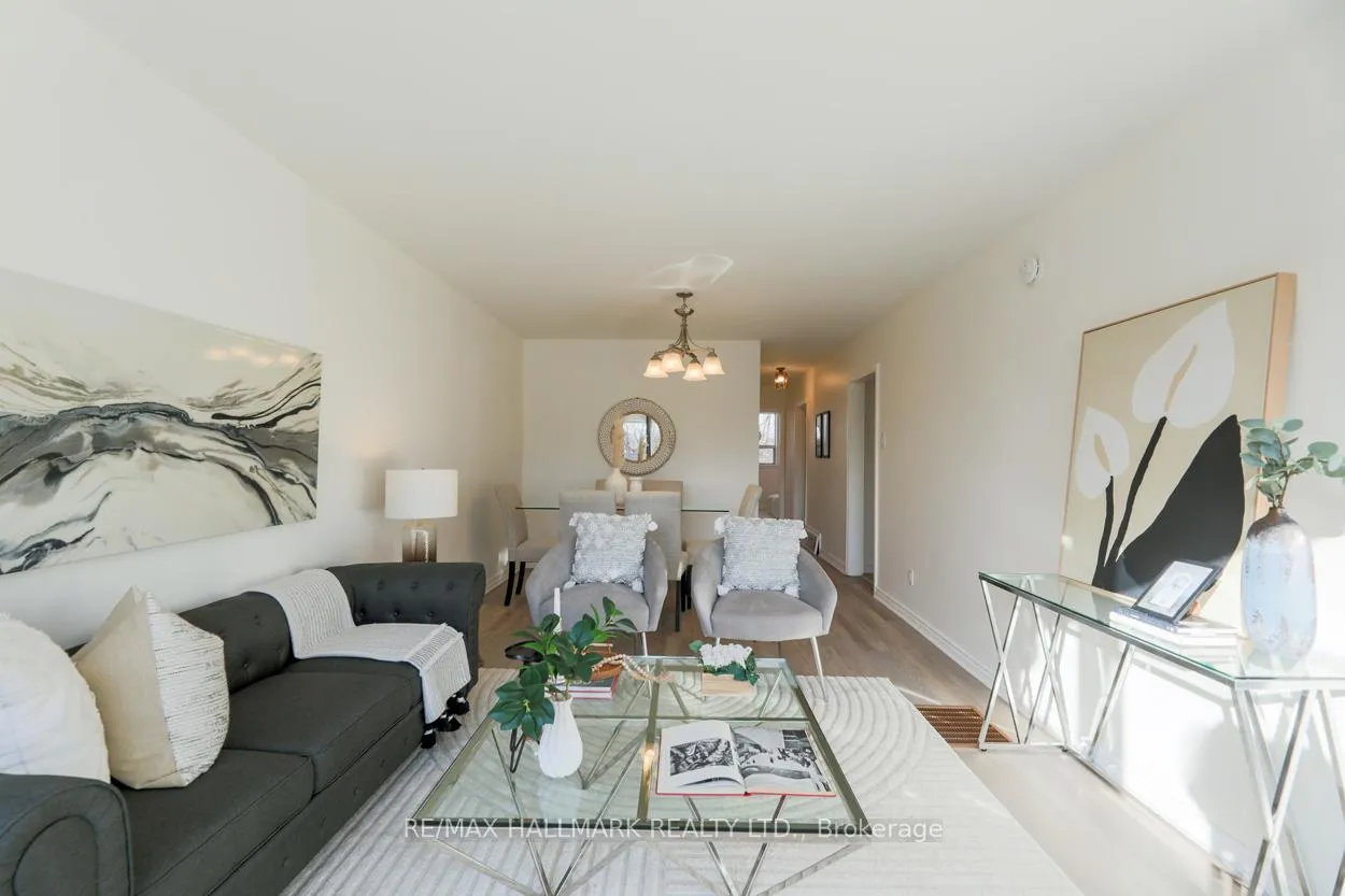 Photo 6 of 152 Santamonica Boulevard, Scarborough, Clairlea-Birchmount — HOMEH