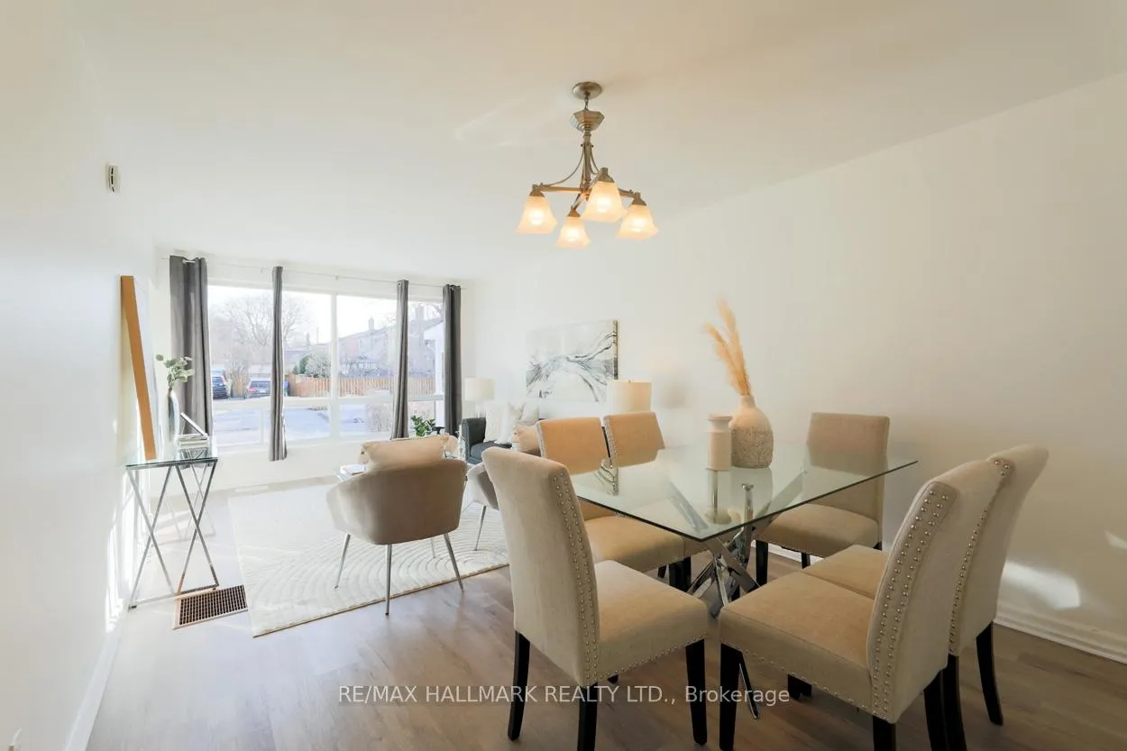 Photo 7 of 152 Santamonica Boulevard, Scarborough, Clairlea-Birchmount — HOMEH