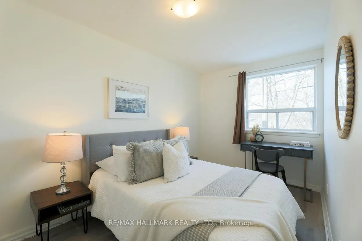 Photo 9 of 152 Santamonica Boulevard, Scarborough, Clairlea-Birchmount — HOMEH