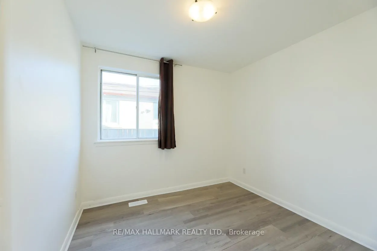 Photo 11 of 152 Santamonica Boulevard, Scarborough, Clairlea-Birchmount — HOMEH