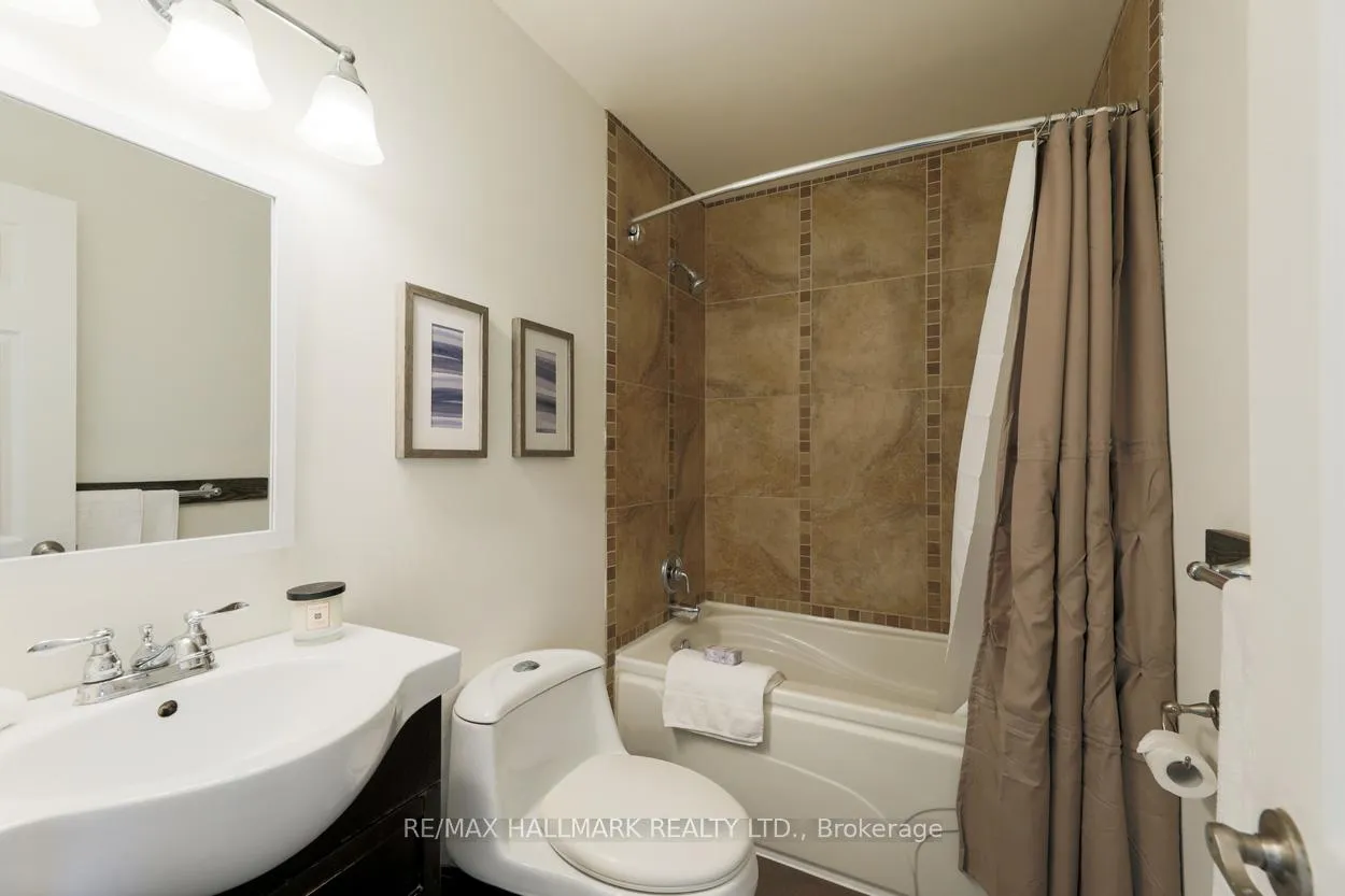 Photo 12 of 152 Santamonica Boulevard, Scarborough, Clairlea-Birchmount — HOMEH