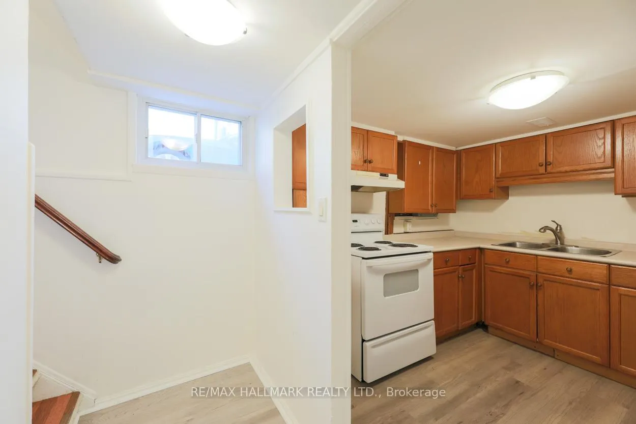 Photo 13 of 152 Santamonica Boulevard, Scarborough, Clairlea-Birchmount — HOMEH