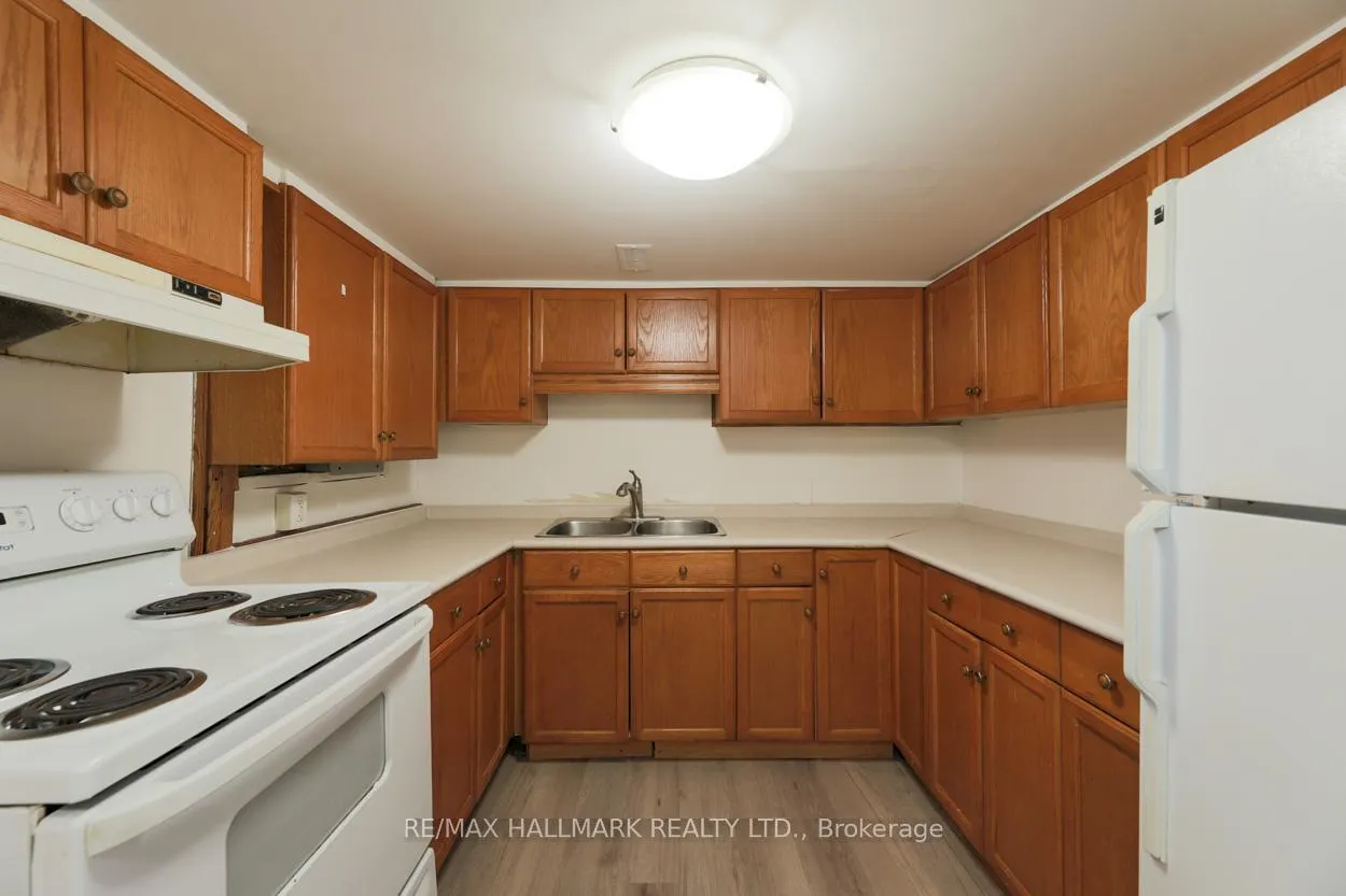 Photo 14 of 152 Santamonica Boulevard, Scarborough, Clairlea-Birchmount — HOMEH