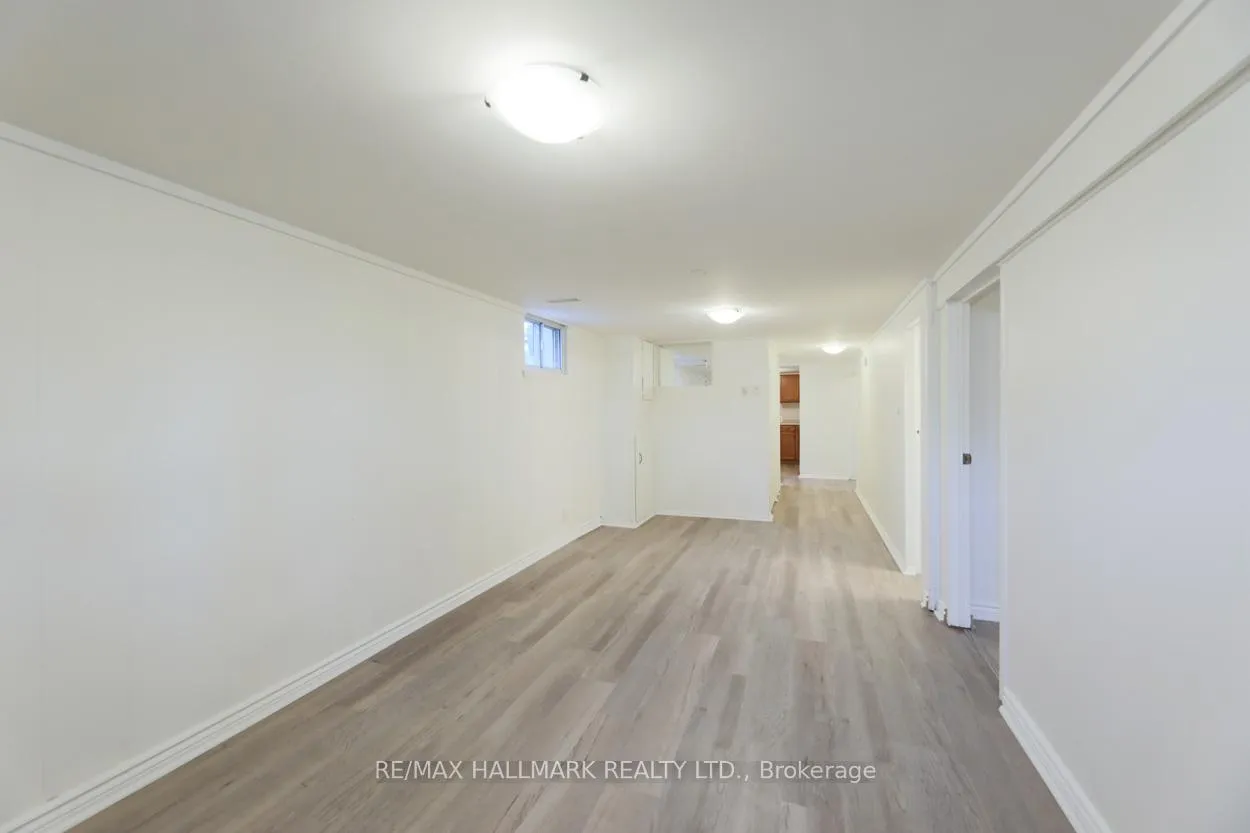 Photo 15 of 152 Santamonica Boulevard, Scarborough, Clairlea-Birchmount — HOMEH
