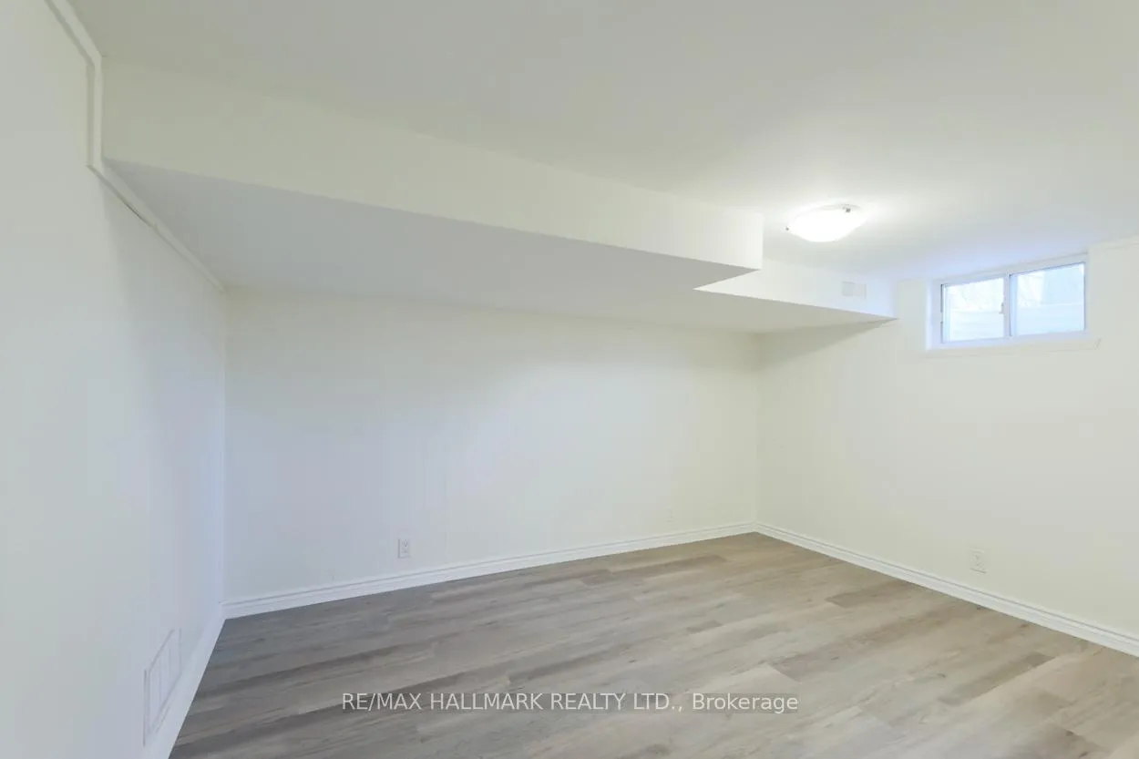 Photo 17 of 152 Santamonica Boulevard, Scarborough, Clairlea-Birchmount — HOMEH