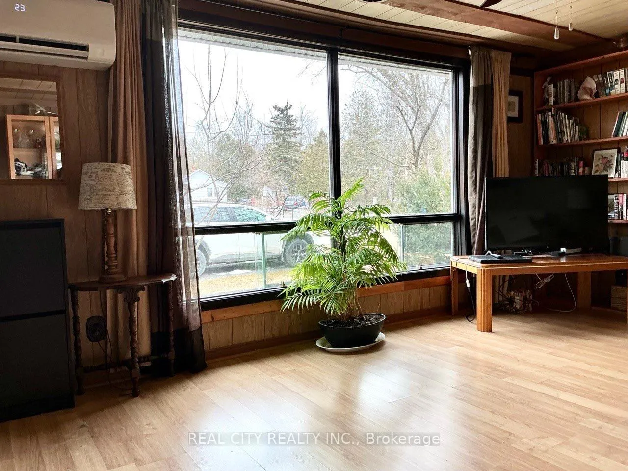 Photo 4 of 848 Crescent Beach Road NW, Georgina, Historic Lakeshore Communities — HOMEH
