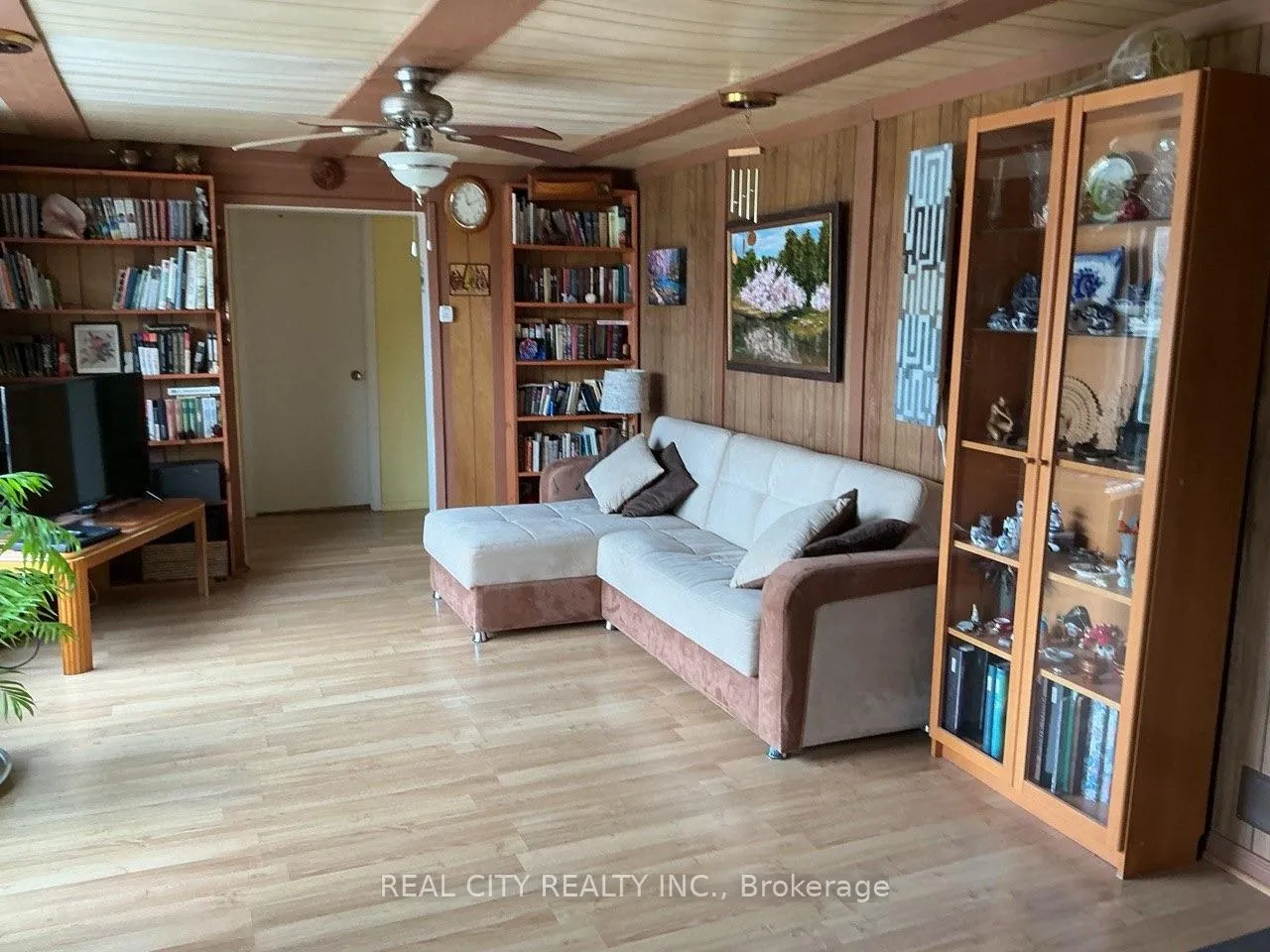 Photo 5 of 848 Crescent Beach Road NW, Georgina, Historic Lakeshore Communities — HOMEH