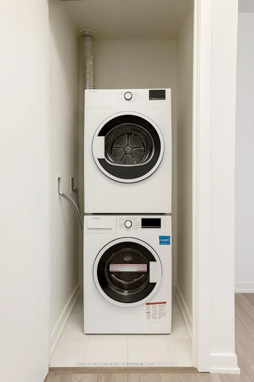 Photo 4 of Unit 818, 120 Broadway Avenue, Toronto, Mount Pleasant West — HOMEH