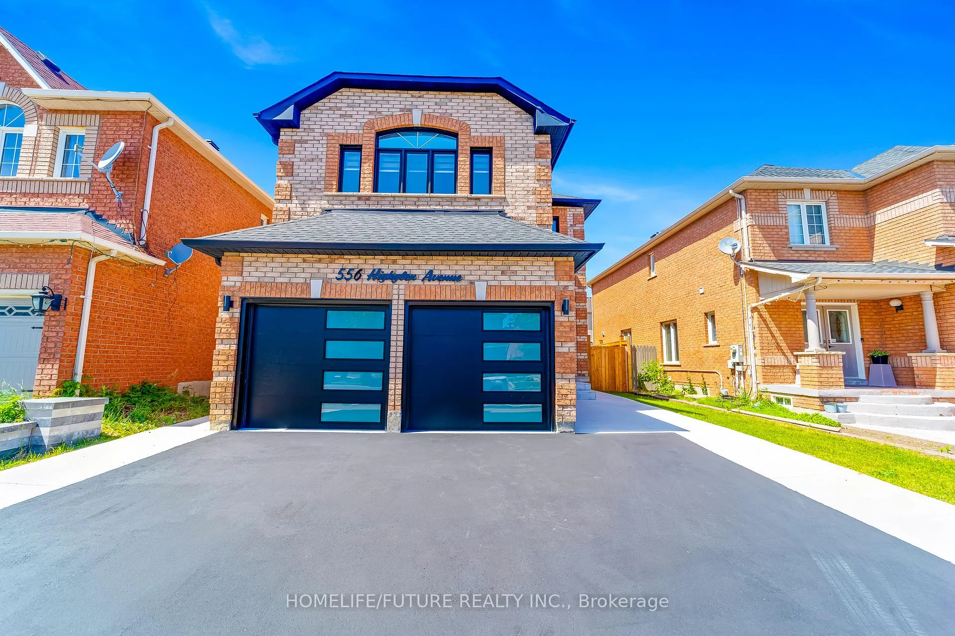 Photo 2 of 556 Highglen Avenue, Markham, Middlefield — HOMEH