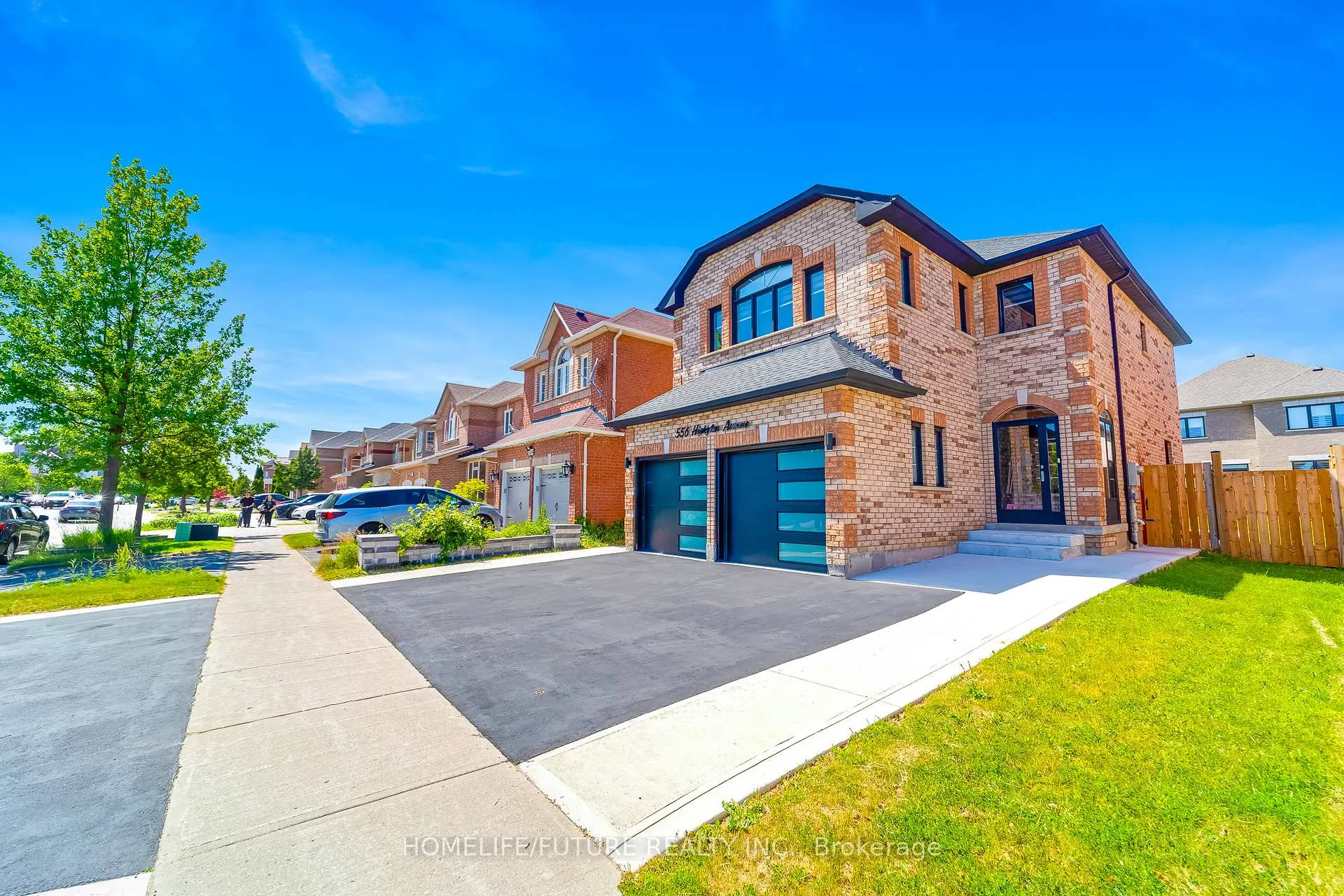Photo 3 of 556 Highglen Avenue, Markham, Middlefield — HOMEH