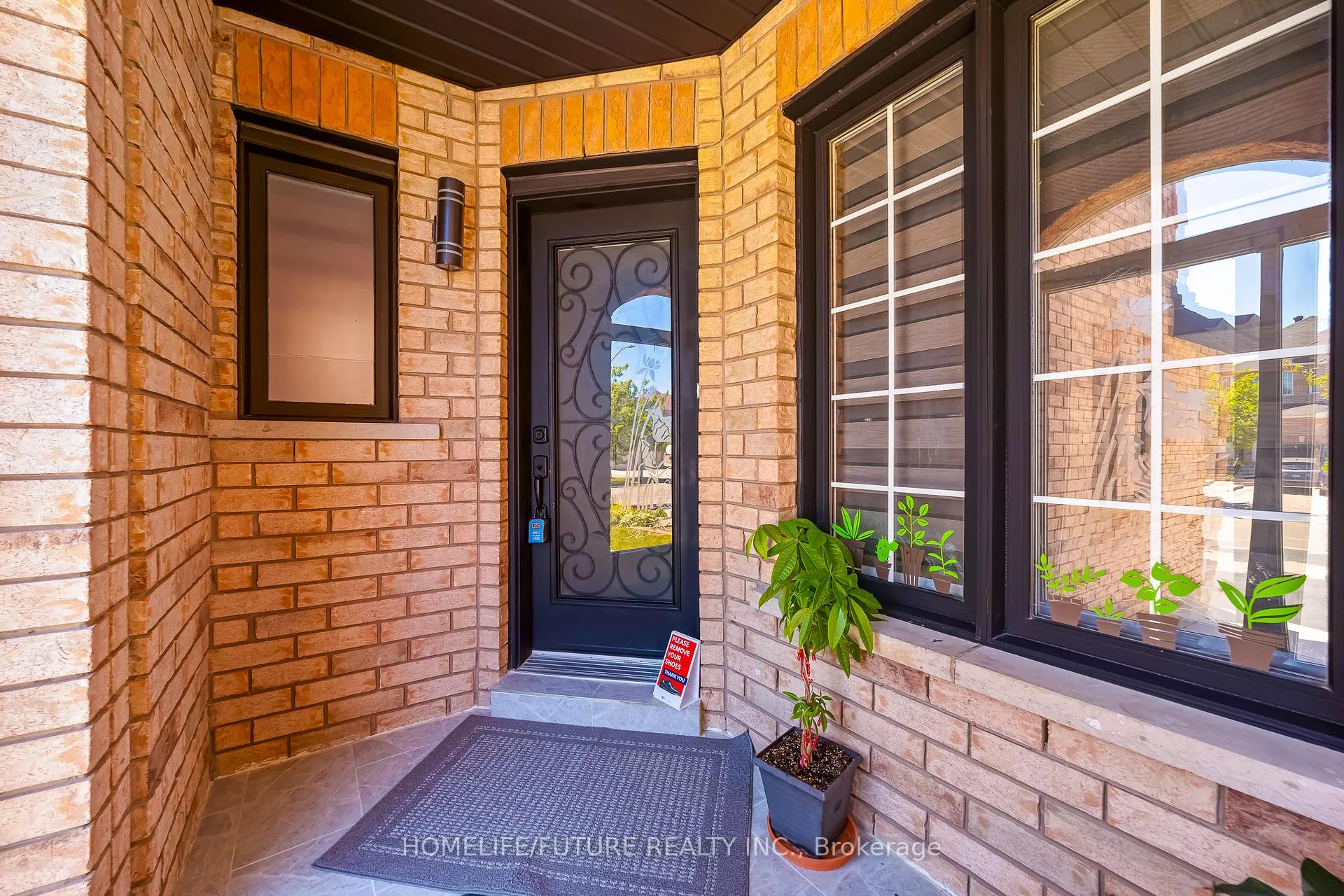 Photo 4 of 556 Highglen Avenue, Markham, Middlefield — HOMEH