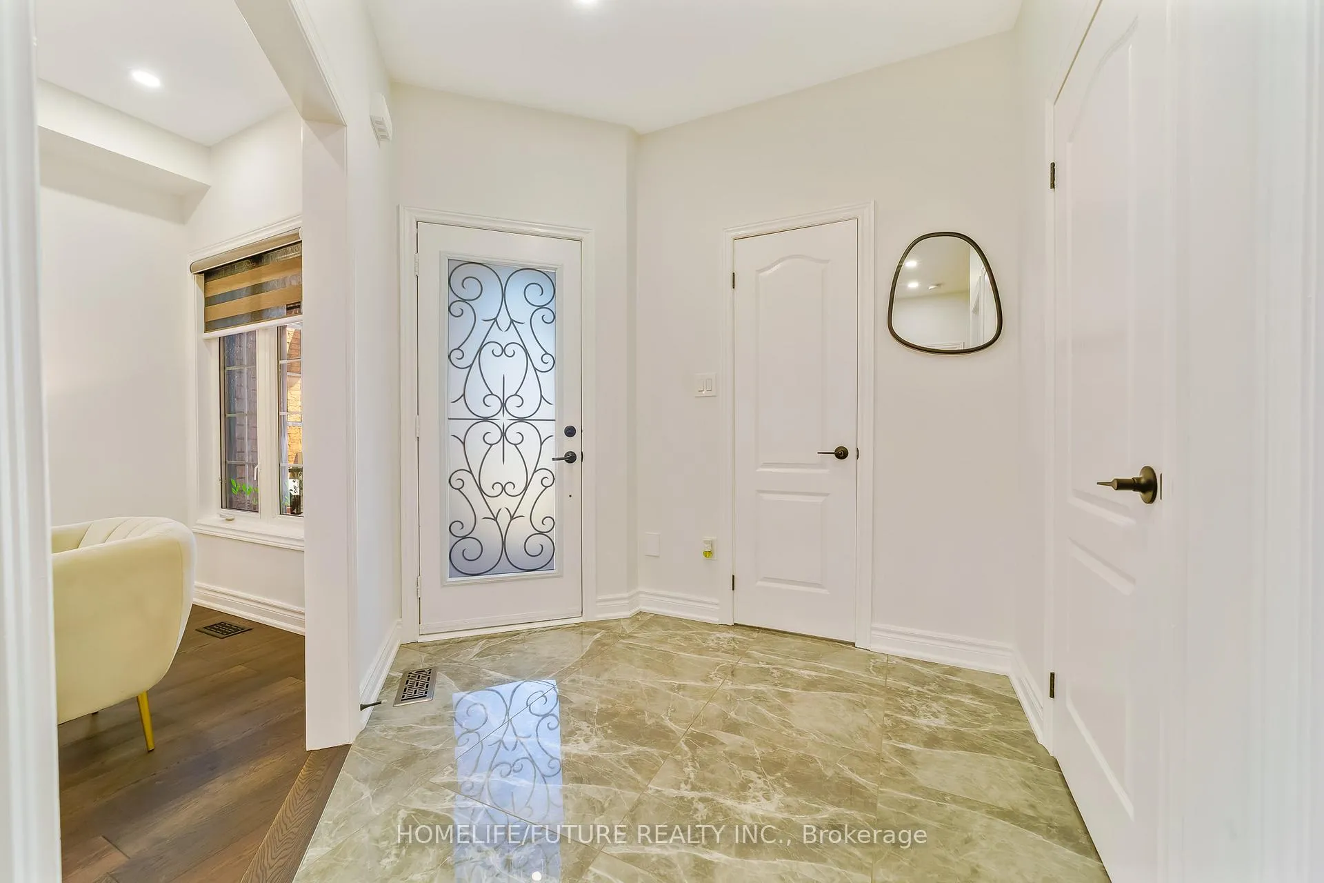 Photo 5 of 556 Highglen Avenue, Markham, Middlefield — HOMEH