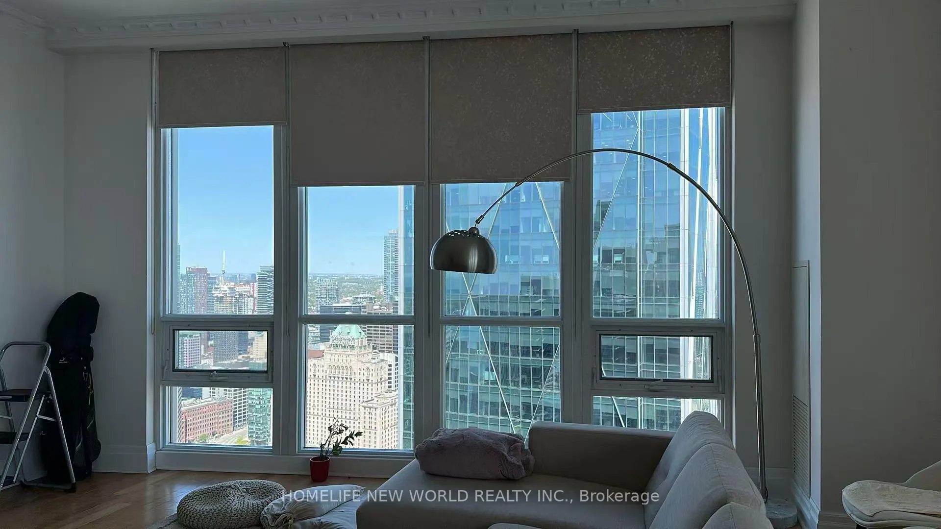 Photo 4 of Unit 5303, 16 Harbour Street, Toronto, Waterfront Communities — HOMEH