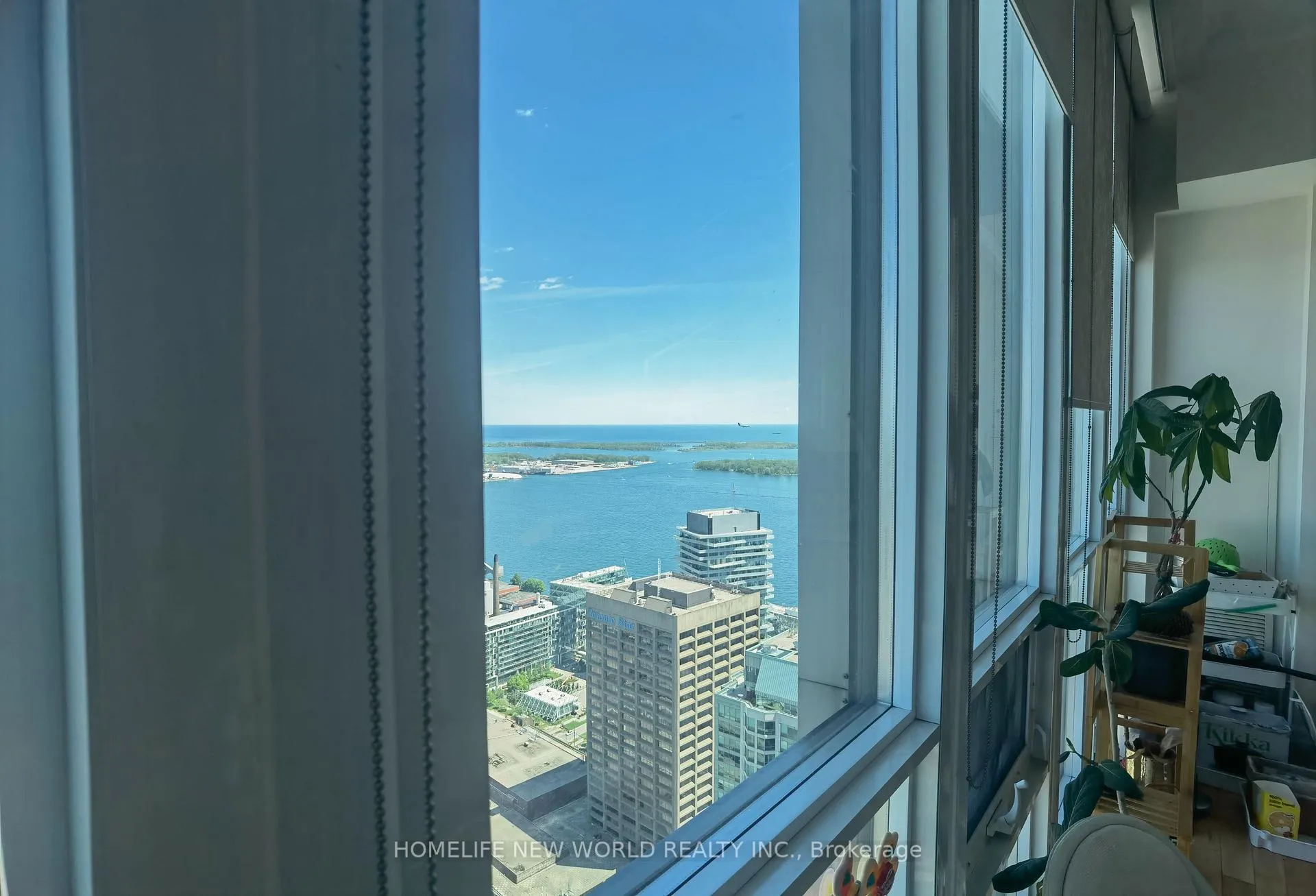 Photo 6 of Unit 5303, 16 Harbour Street, Toronto, Waterfront Communities — HOMEH